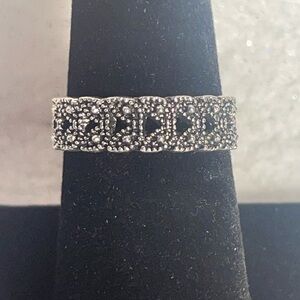 Silver Tone Beaded Pattern Ring